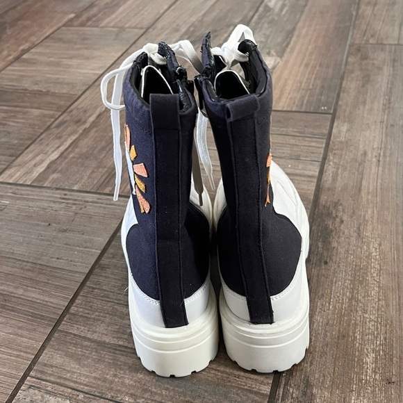 Free People Feels Good To Be Lost Lug Festival Boots size 6 - Picture 8 of 12